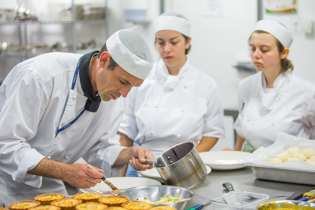 Resume kitchen manager samples example management qwikresume hospitality