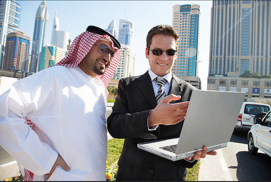 Marketing uae. Арабские эмираты бизнес. ОАЭ люди. Компания в ОАЭ. Арабские бизнесмены.